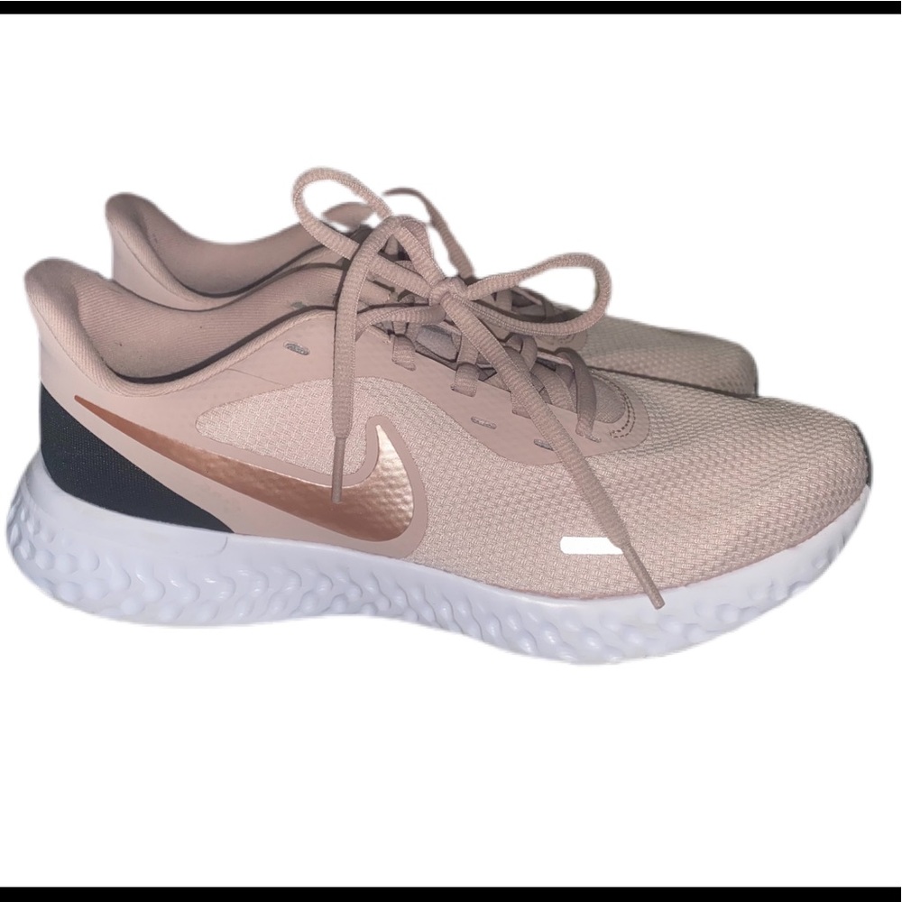 Nike revolution 5